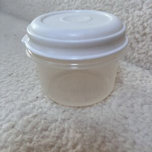 Rubbermaid Servin Saver Small Round Container #0 1/2 Cup With Almond Lid